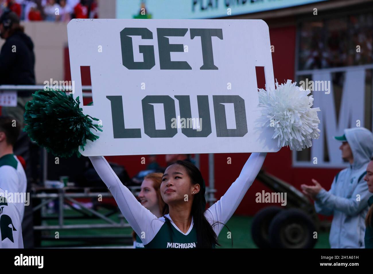 BLOOMINGTON, UNITED STATES - 2021/10/16: Michigan State cheerleaders cheer for the Spartans during an NCAA game against Indiana University on October 16, 2021 at Memorial Stadium in Bloomington, Ind. IU lost to Michigan State 20-15. Stock Photo