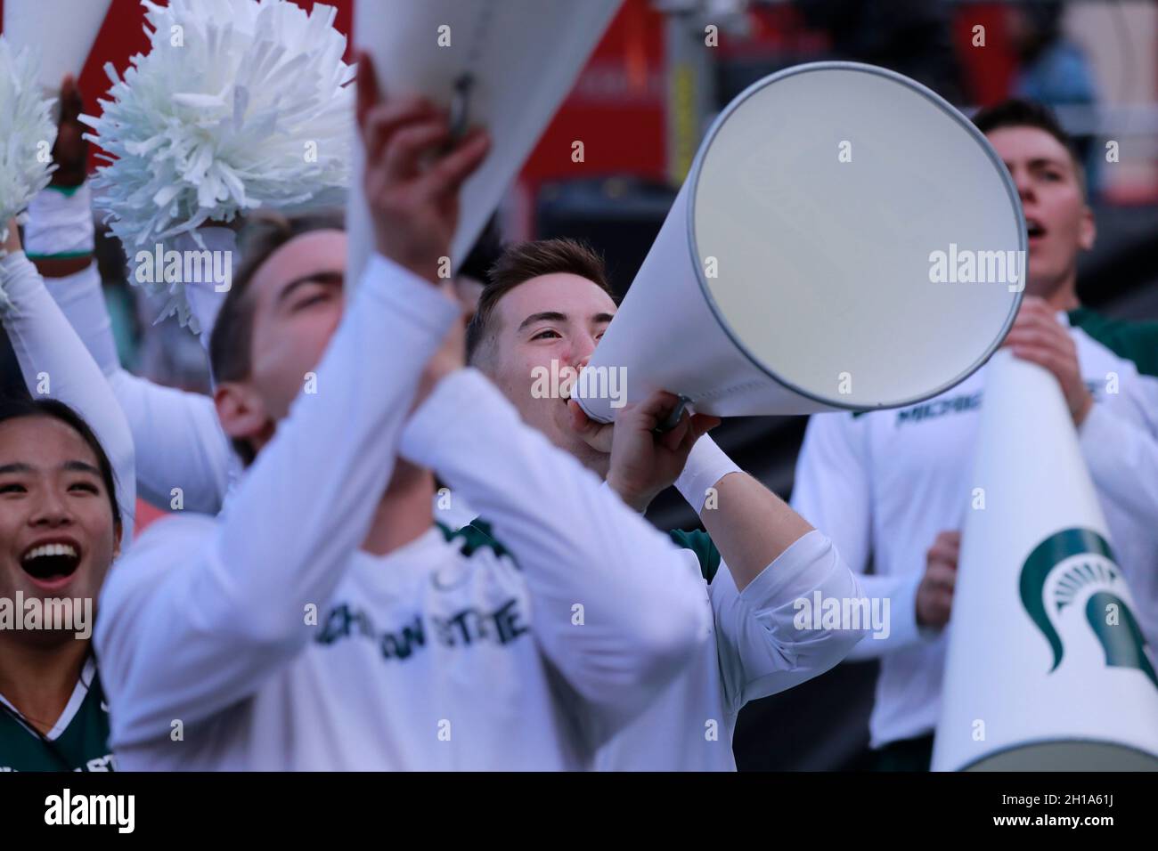 BLOOMINGTON, UNITED STATES - 2021/10/16: Michigan State cheerleaders cheer for the Spartans during an NCAA game against Indiana University on October 16, 2021 at Memorial Stadium in Bloomington, Ind. IU lost to Michigan State 20-15. Stock Photo