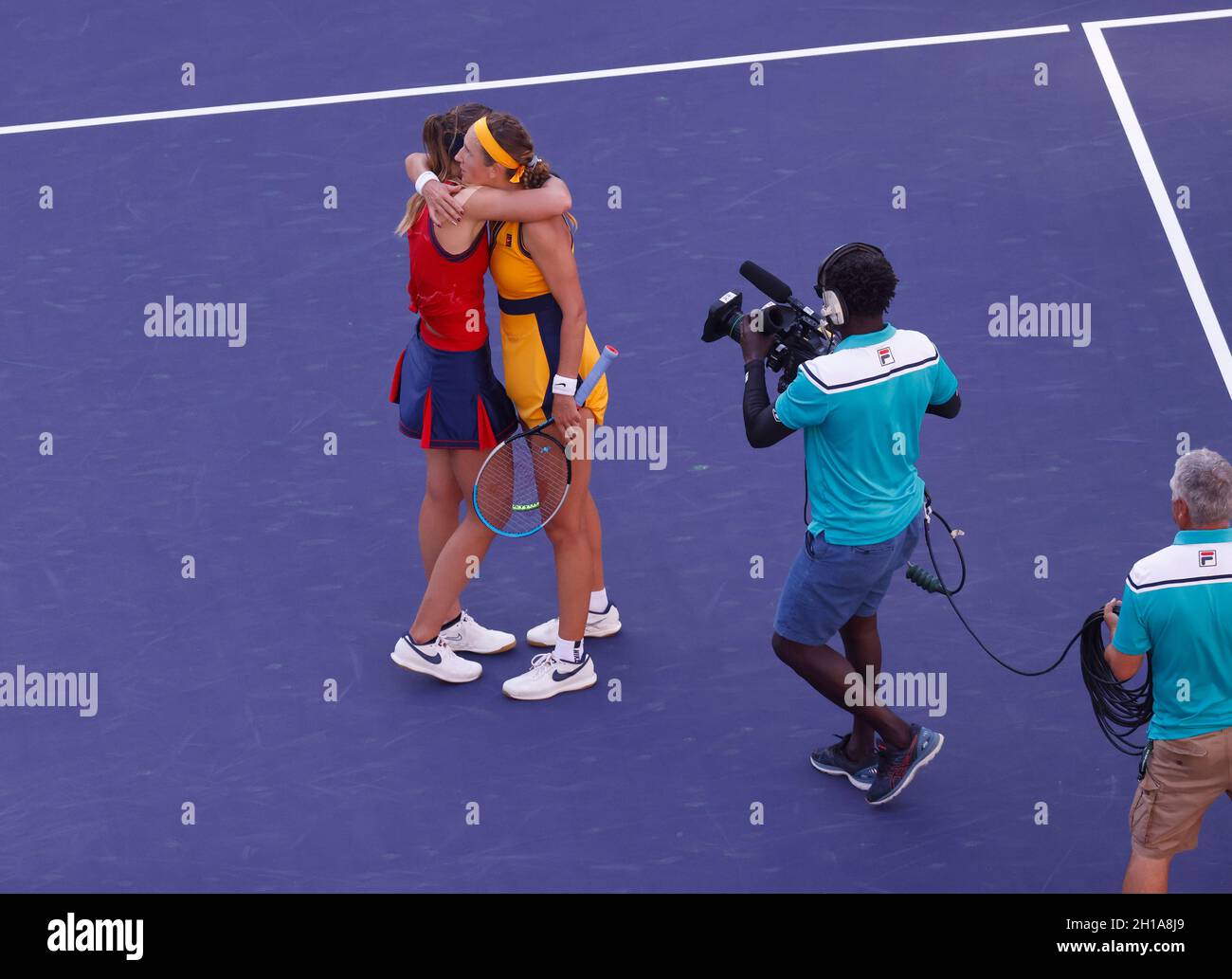 Indian Wells, California, USA. October 17, 2021 Paula Badosa of Spain is congratulated by Victoria Azarenka of Belarus during the finals of the 2021 BNP Paribas Open at Indian Wells Tennis Garden in Indian Wells, California. Mandatory Photo Credit : Charles Baus/CSM Stock Photo