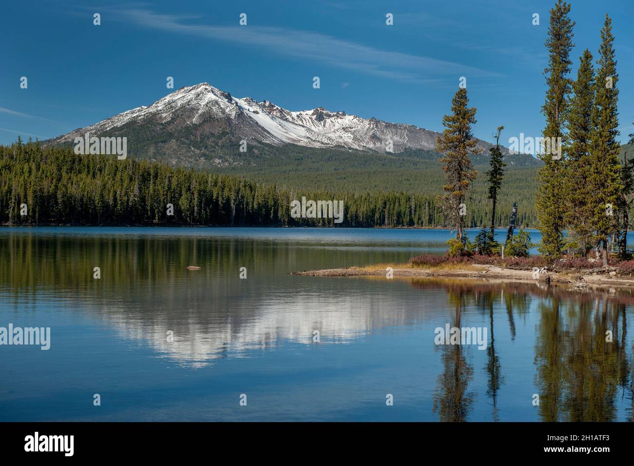 Diamond Peak and Summit Lake, Oregon Stock Photo Alamy