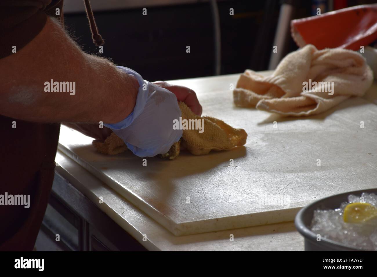 A male staff member shucks fresh oysters at Oysterville Sea Farms