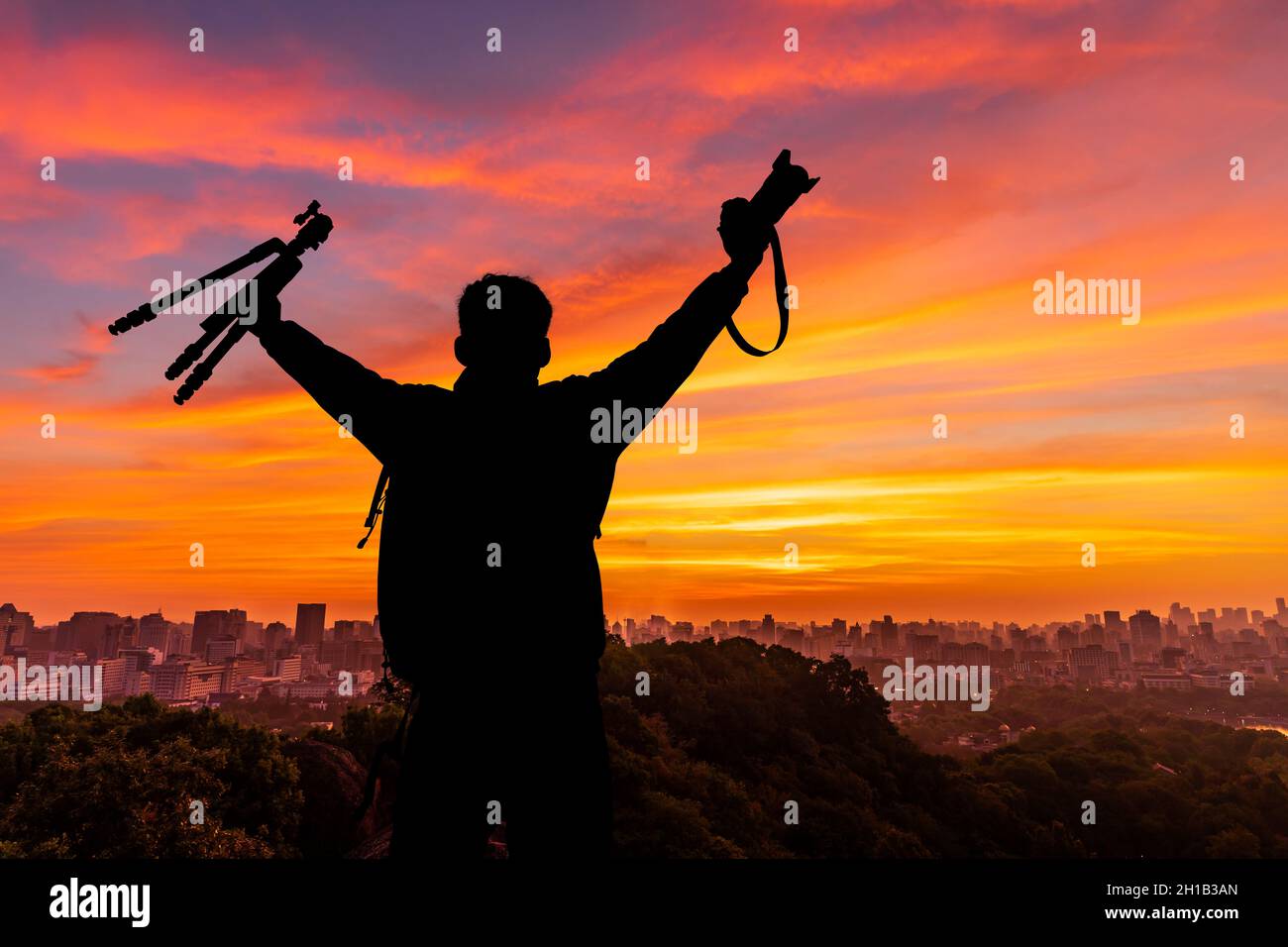 Man standing mountain light sky hi-res stock photography and images - Alamy