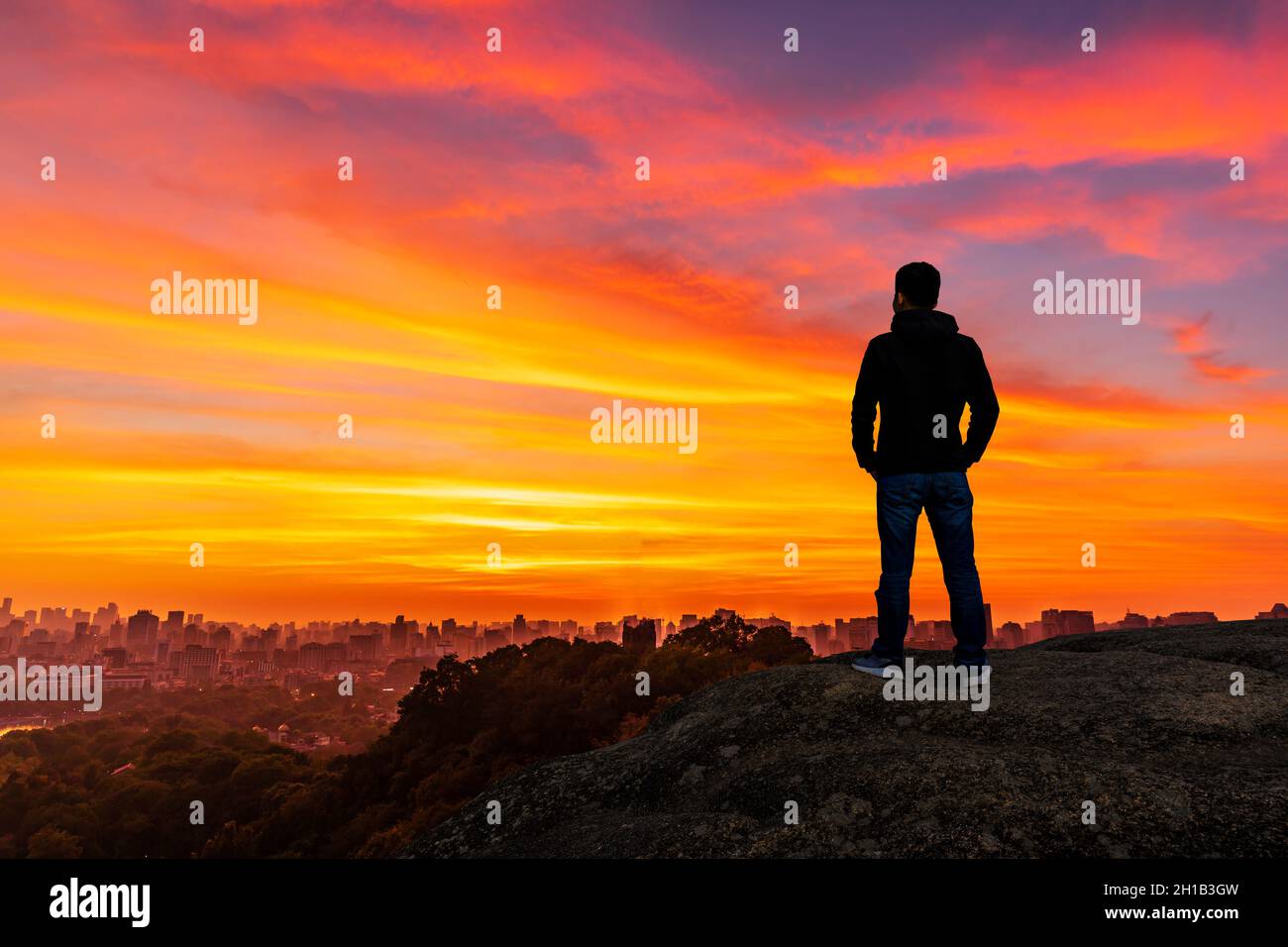 Man standing mountain light sky hi-res stock photography and images - Alamy