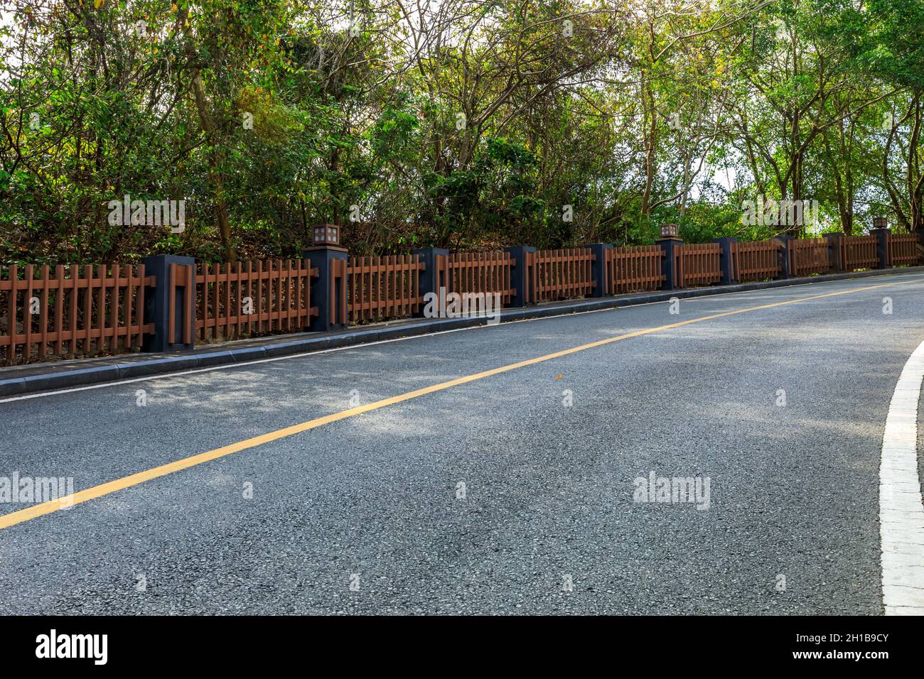 Empty asphalt road and green tree scenery Stock Photo - Alamy