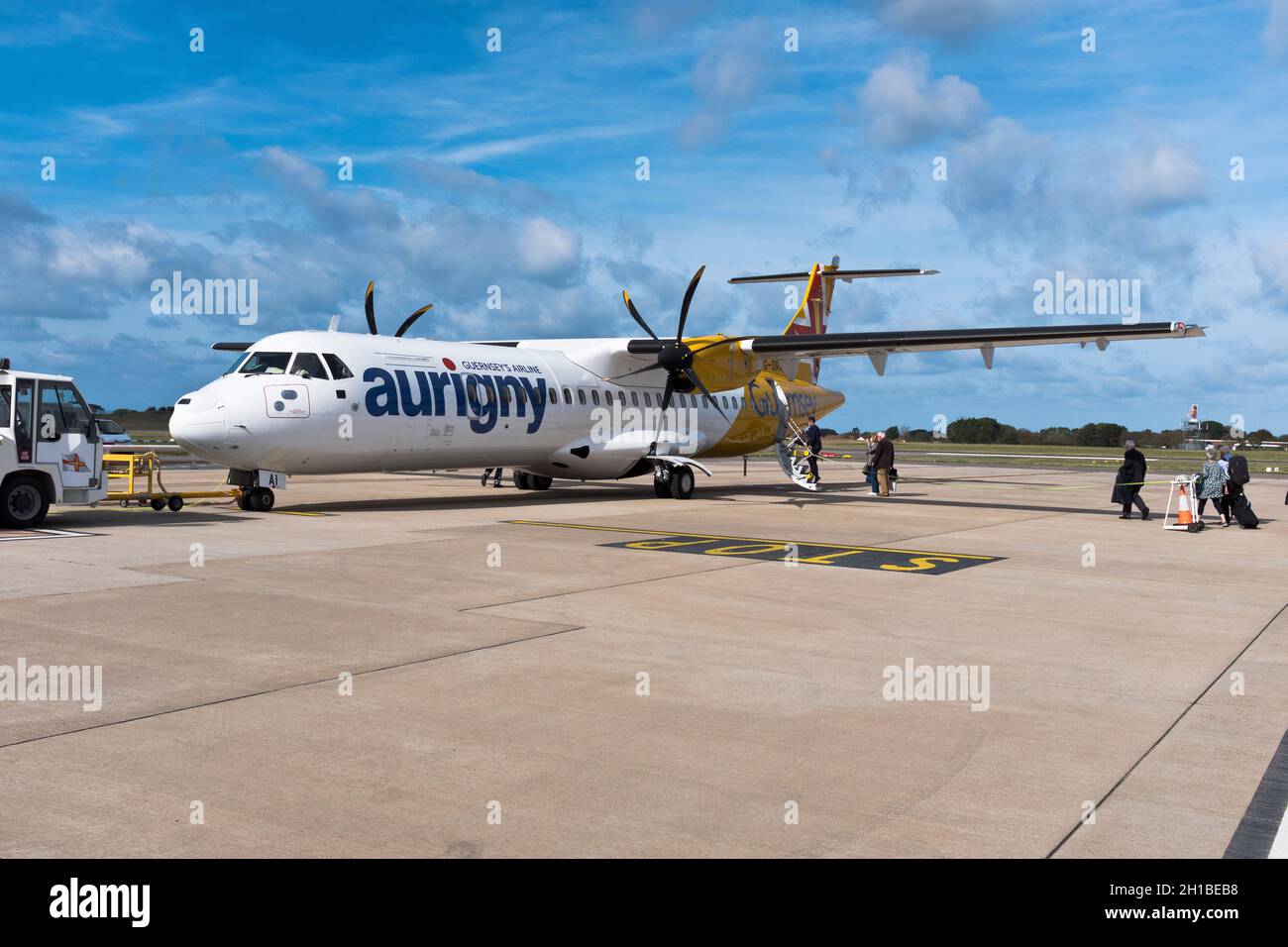 dh Aurigny ATR 72 212 AIRPORT GUERNSEY People travellers boarding airline aeroplane air services turboprop aircraft ATR 72-212A plane passengers 212a Stock Photo