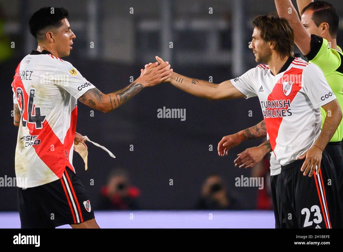 Buenos Aires, Argentina. 17th Oct, 2021. Enzo Perez (left) and Leonardo Ponzio (right) of River Plate shake hands during the match between River Plate and San Lorenzo as part of Torneo Liga Professional 2021 at Estadio Monumental Antonio Vespucio Liberti.(Final scores; River Plate 3:1San Lorenzo) Credit: SOPA Images Limited/Alamy Live News Stock Photo