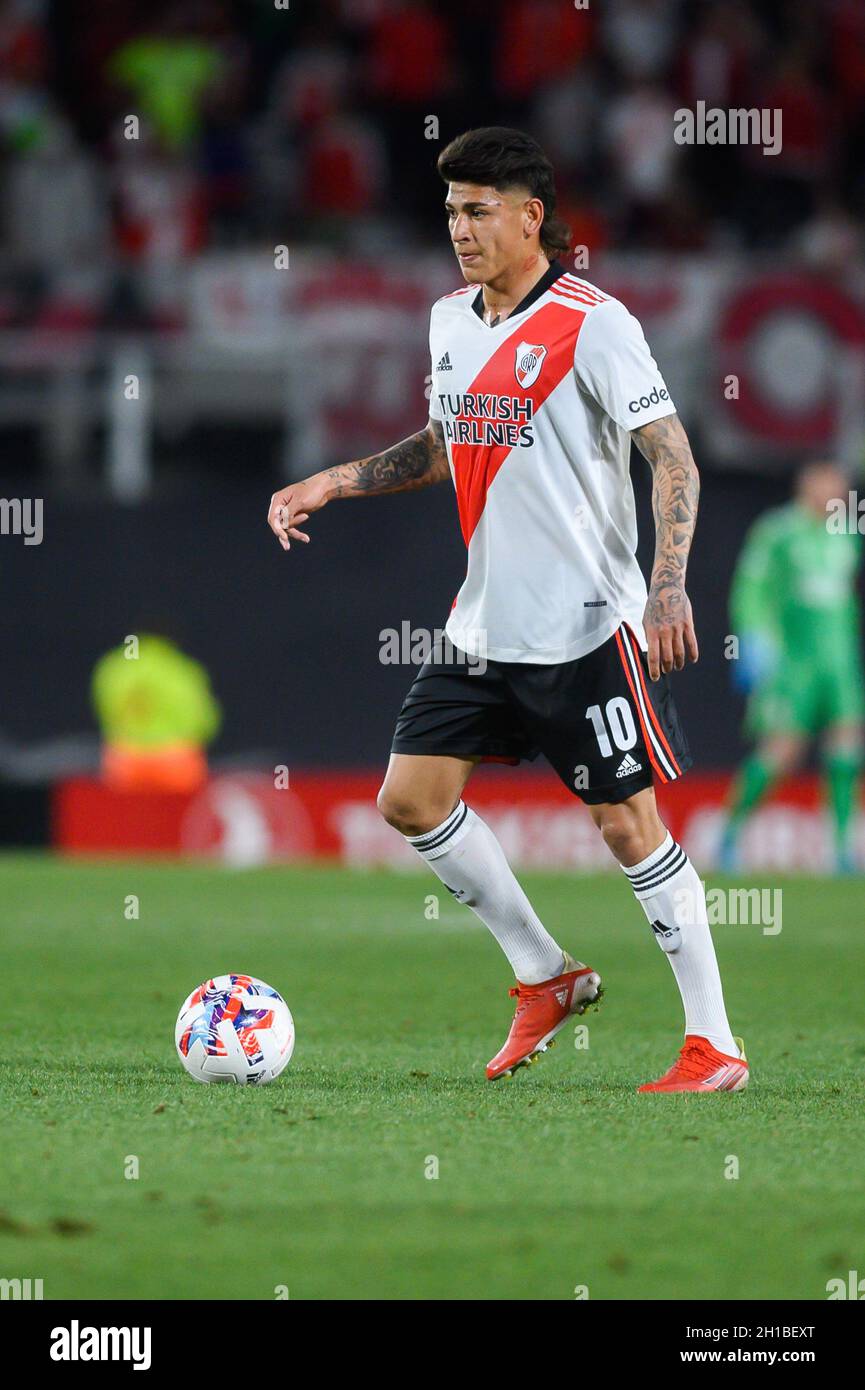 Buenos Aires, Argentina. 17th Oct, 2021. Jorge Carrascal of River Plate seen in action during the match between River Plate and San Lorenzo as part of Torneo Liga Professional 2021 at Estadio Monumental Antonio Vespucio Liberti. (Final scores; River Plate 3:1San Lorenzo) (Photo by Manuel Cortina/SOPA Images/Sipa USA) Credit: Sipa USA/Alamy Live News Stock Photo