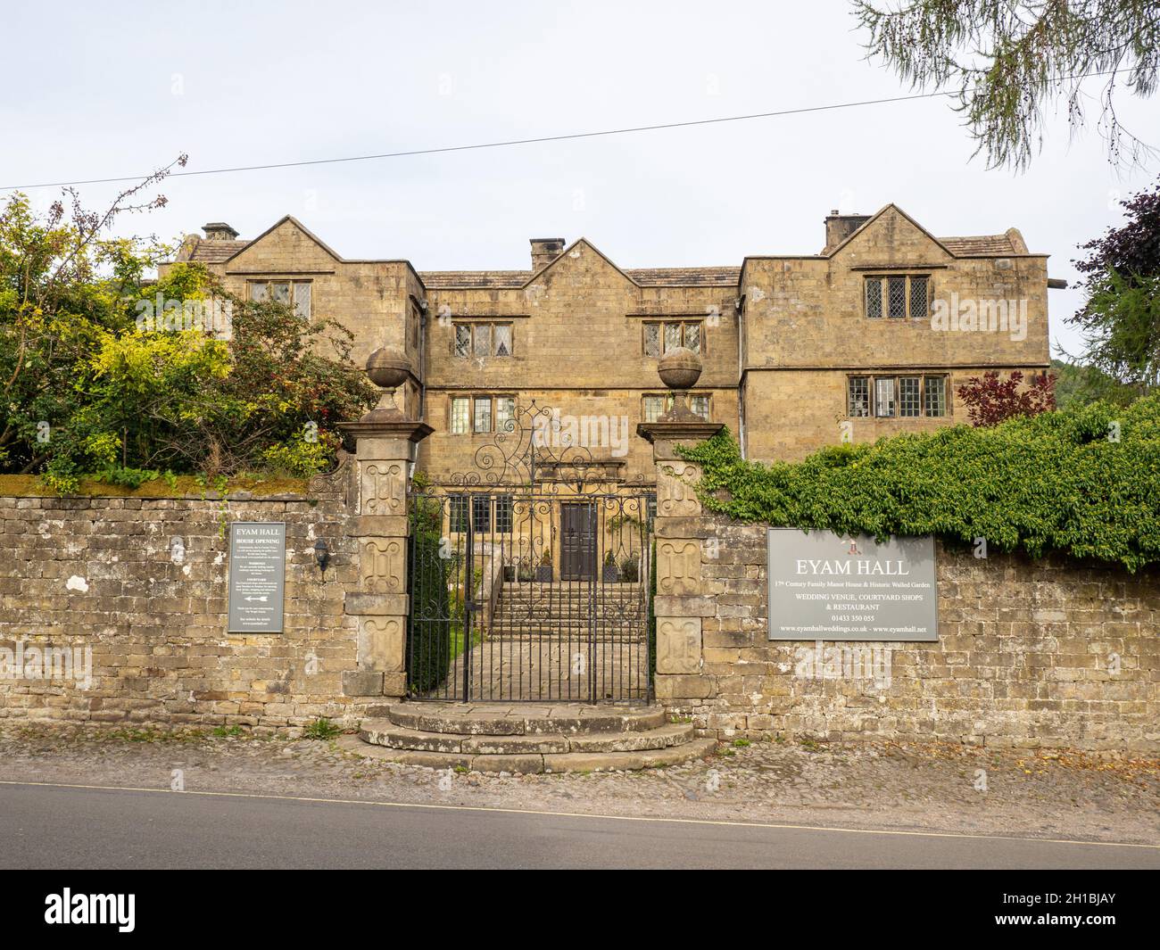 Eyam Hall, a 17th century Jacobean manor house in the Peak District village of Eyam, Derbyshire, UK Stock Photo