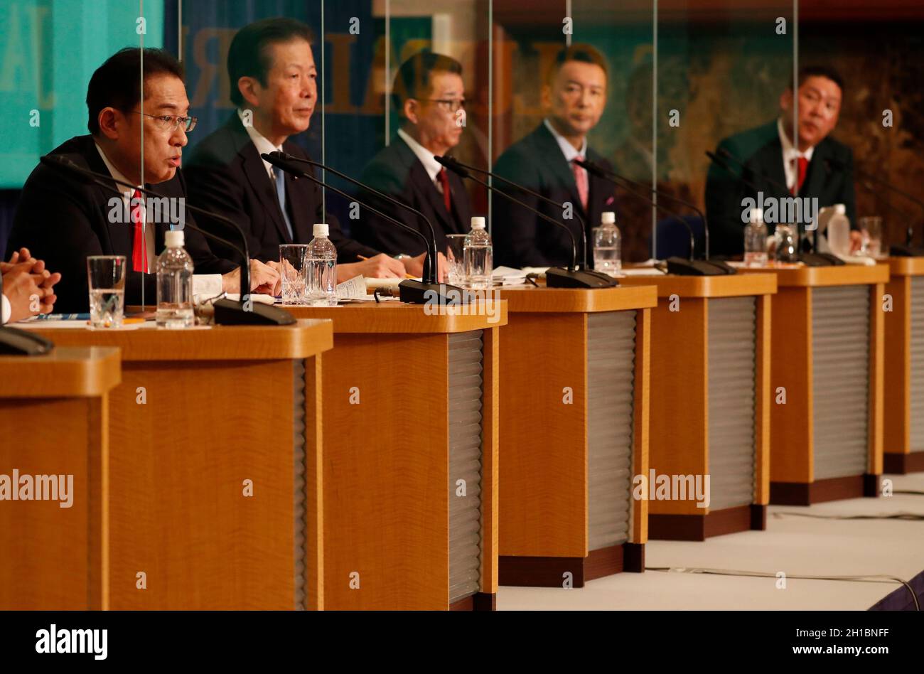 Tokyo, Japan. 18th Oct, 2021. Japanfs Prime Minister Fumio Kishida (L), who is also ruling Liberal Democratic Party President, attends a debate session with other leaders of Japan's main political parties ahead of October 31, 2021 lower house election, at the Japan National Press Club in Tokyo, Japan October 18, 2021. (Photo by Issei Kato/SOPA Images/Sipa USA) Credit: Sipa USA/Alamy Live News Stock Photo