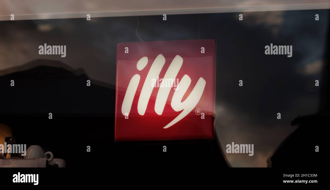Minsk, Belarus, October 2021 - Illy Coffee Sign at facade of coffee house Stock Photo