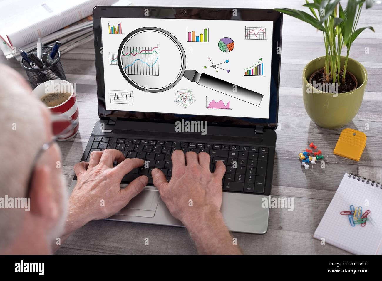 Computer laptop shown stock hi-res stock photography and images - Alamy