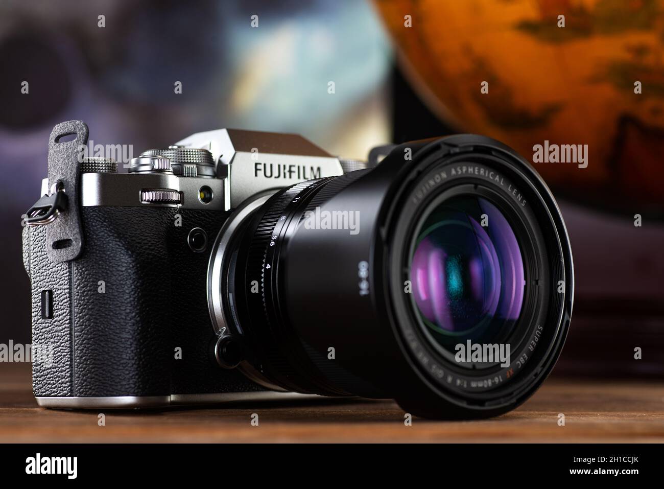 Fujifilm X-T4 Mirrorless Digital Camera XF16-80mm Lens Kit - Silver