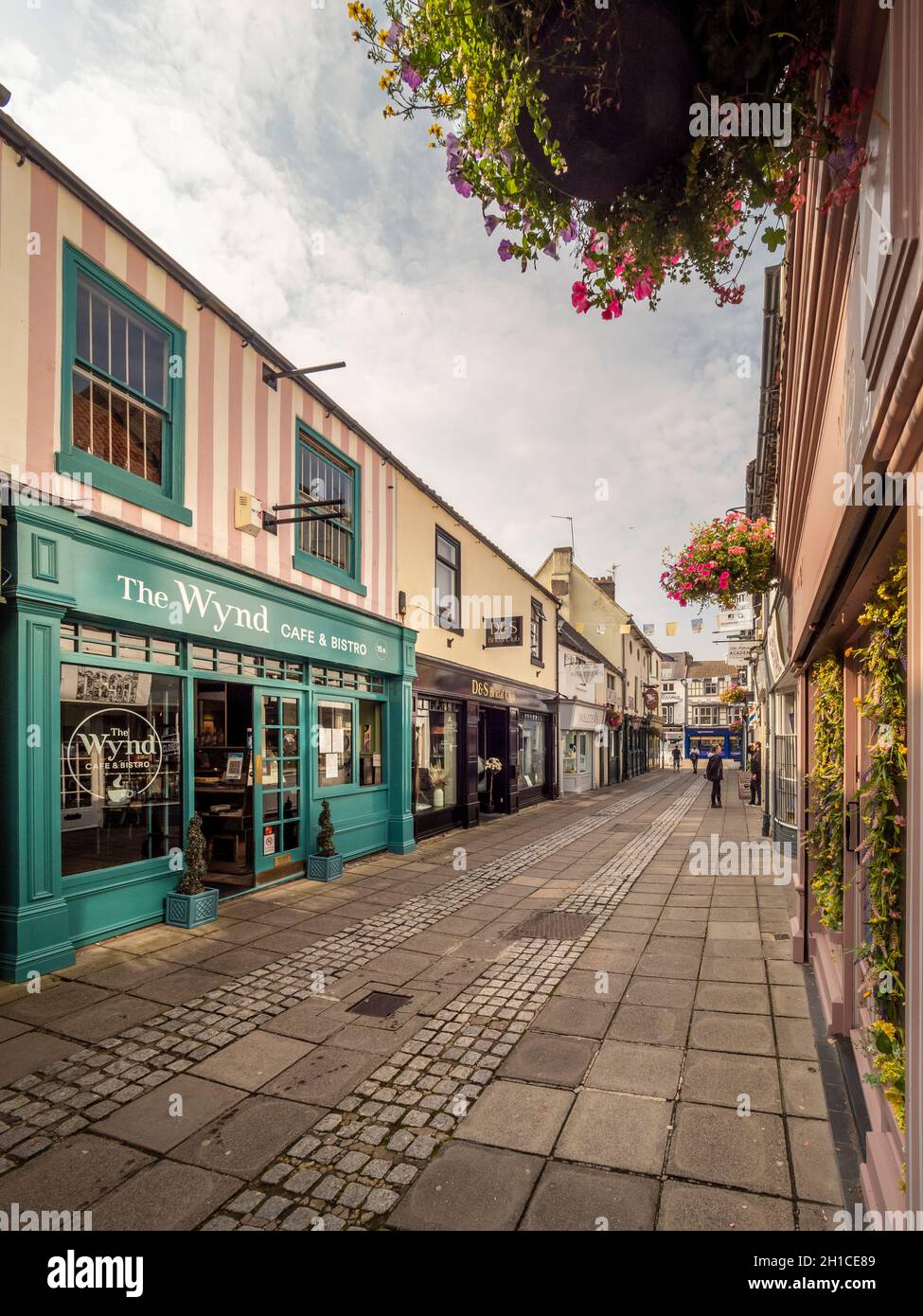 Post House Wynd, a narrow pedestrianised street connecting High Row