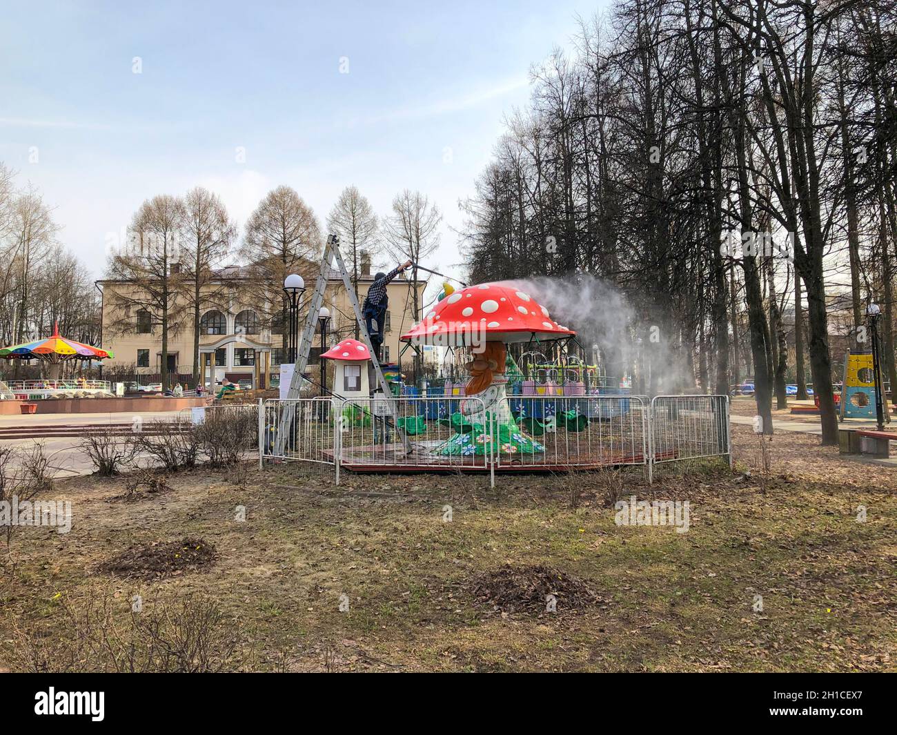 Decorative mushroom with shower in the water park Stock Photo - Alamy