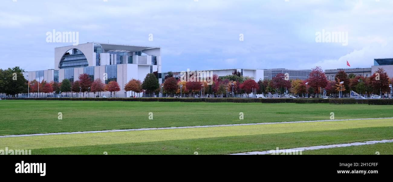 Berlin, Germany, 16.October 2021, view of the chancellor's office behind an autumnal avenue Stock Photo