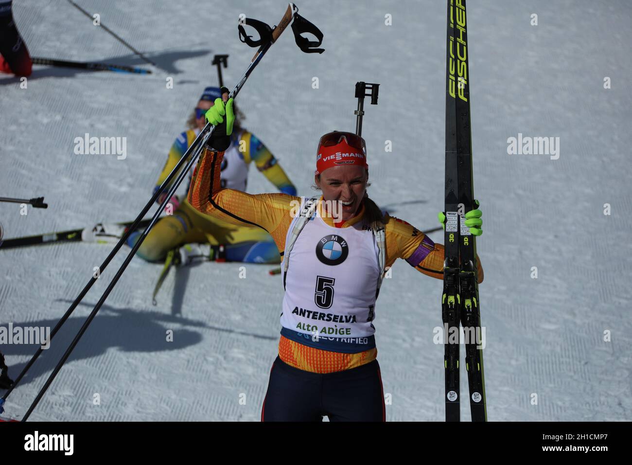 Denise Herrmann (WSC Erzgebirge Oberwiesenthal) bejubelt ihre Silbermedaille bei der IBU Biathlon-Weltmeisterschaft Antholz 2020 Stock Photo