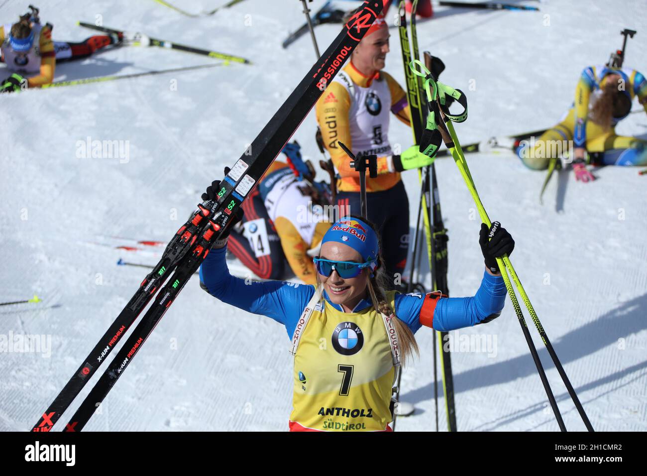 Dorothea Wierer (Italien) strahlt nach den WM-Titel mit der Sonne um die Wette bei der IBU Biathlon-Weltmeisterschaft Antholz 2020 Stock Photo