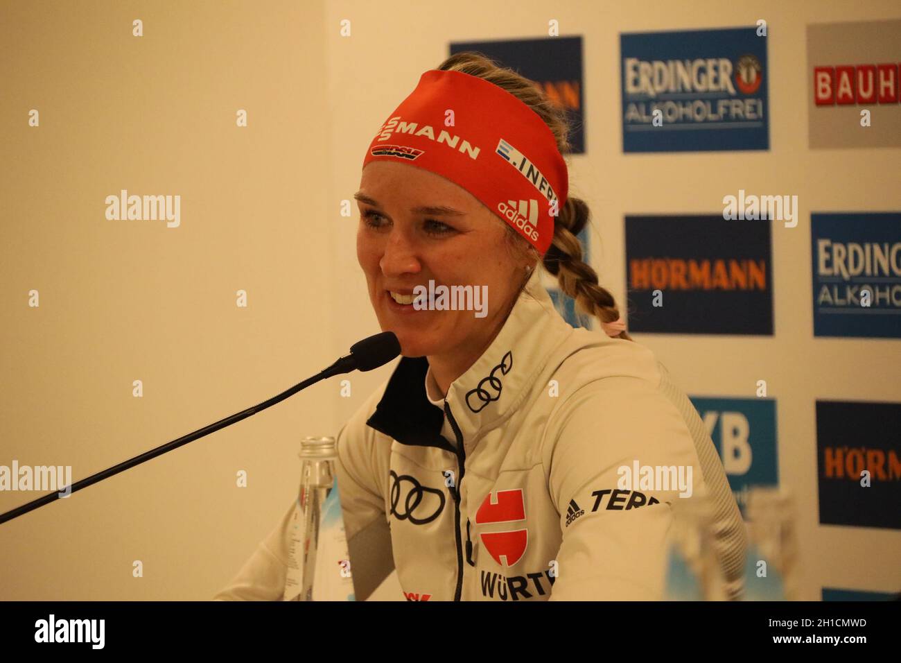 Hatte gut lachen: Denise Herrmann (WSC Erzgebirge Oberwiesenthal) nach WM-Silber im Verfolgungsrennen,  ITA, IBU Biathlon-Weltmeisterschaft Antholz 20 Stock Photo