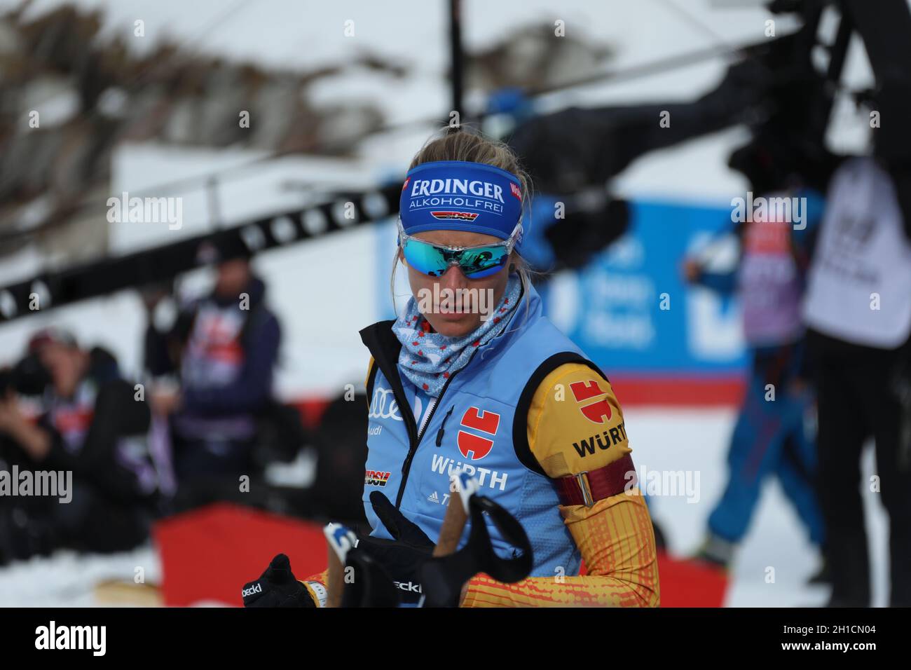 Vanessa Hinz (SC Schliersee) bei Vorbereitung auf den Sprint bei der IBU Biathlon-Weltmeisterschaft Antholz 2020 Stock Photo