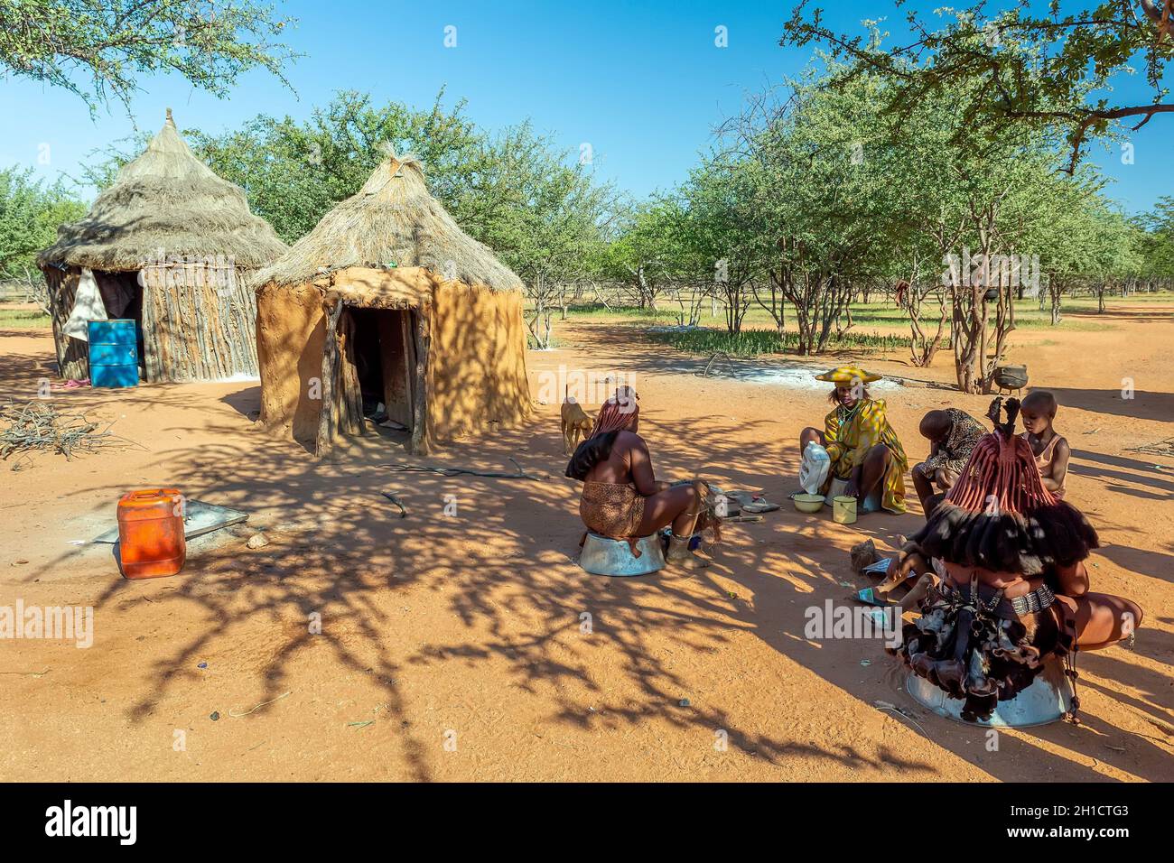 Himba tribe woman hi-res stock photography and images - Alamy