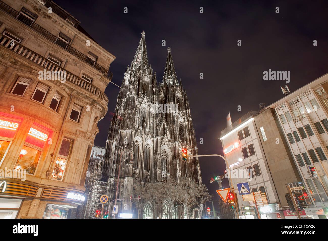 view from the Komoedien street to the west facade of the cathedral, Cologne, Germany.  Blick von der Komoedienstrasse auf die Westfassade des Doms, Ko Stock Photo