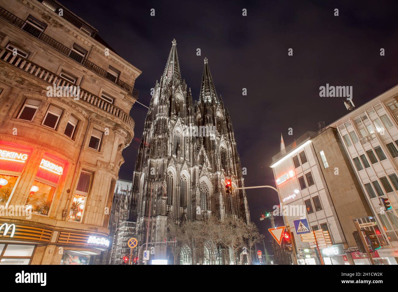 view from the Komoedien street to the west facade of the cathedral, Cologne, Germany.  Blick von der Komoedienstrasse auf die Westfassade des Doms, Ko Stock Photo