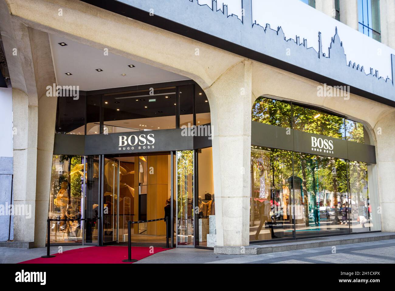 Demokratisk parti Regnbue Instrument Paris/France - September 10, 2019 : The Hugo Boss luxury store on  Champs-Elysees avenue Stock Photo - Alamy