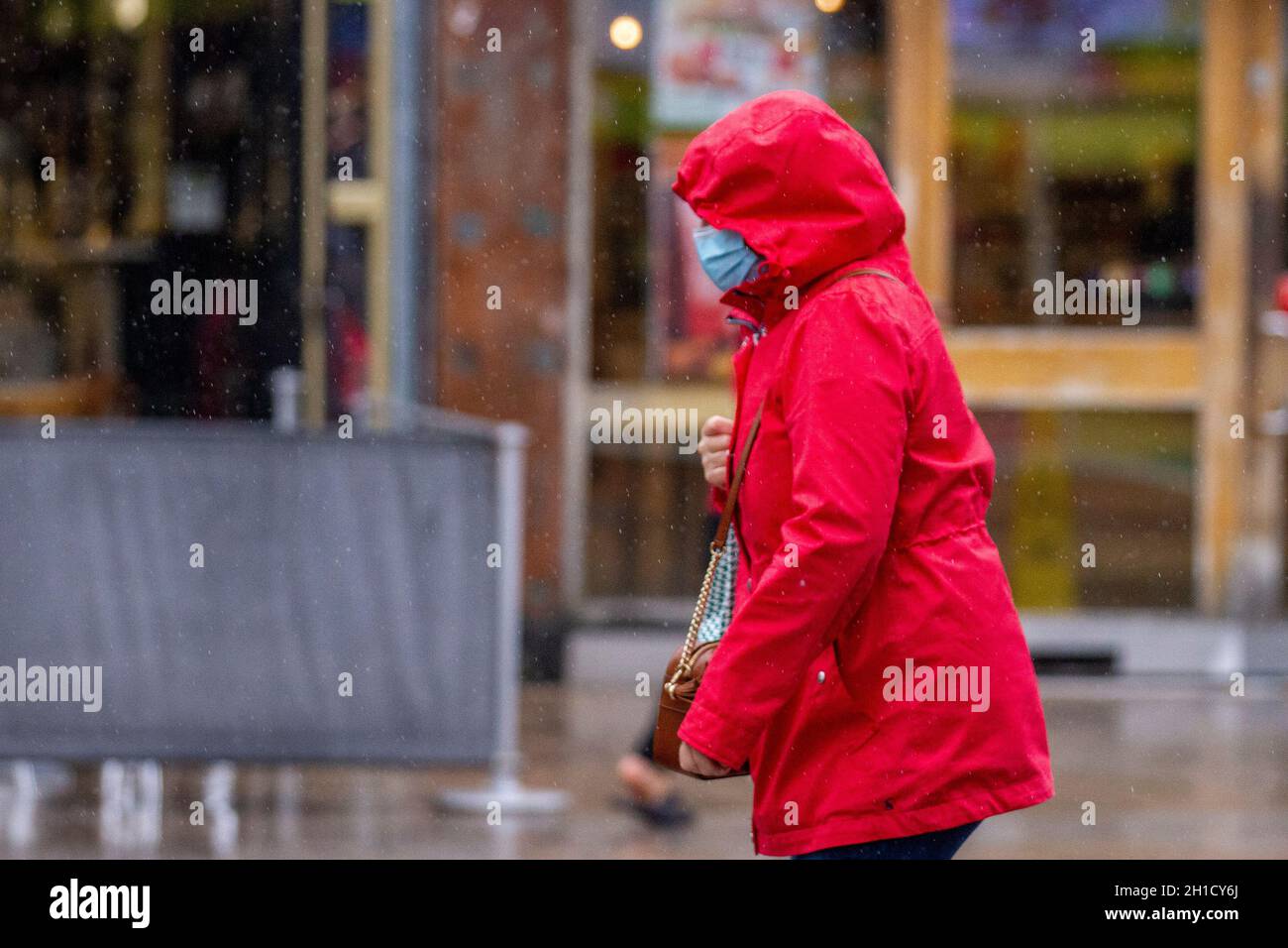 Preston, Lancashire.  UK Weather; 05 Oct 2021:  Wet and windy day, with heavy showers and strong breeze.  Credit; MediaWorldImages/AlamyLiveNews Stock Photo