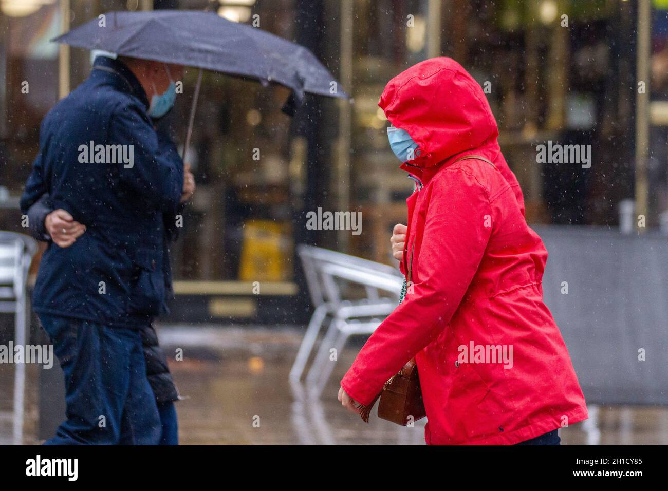 Preston, Lancashire.  UK Weather; 05 Oct 2021:  Wet and windy day, with heavy showers and strong breeze.  Credit; MediaWorldImages/AlamyLiveNews Stock Photo
