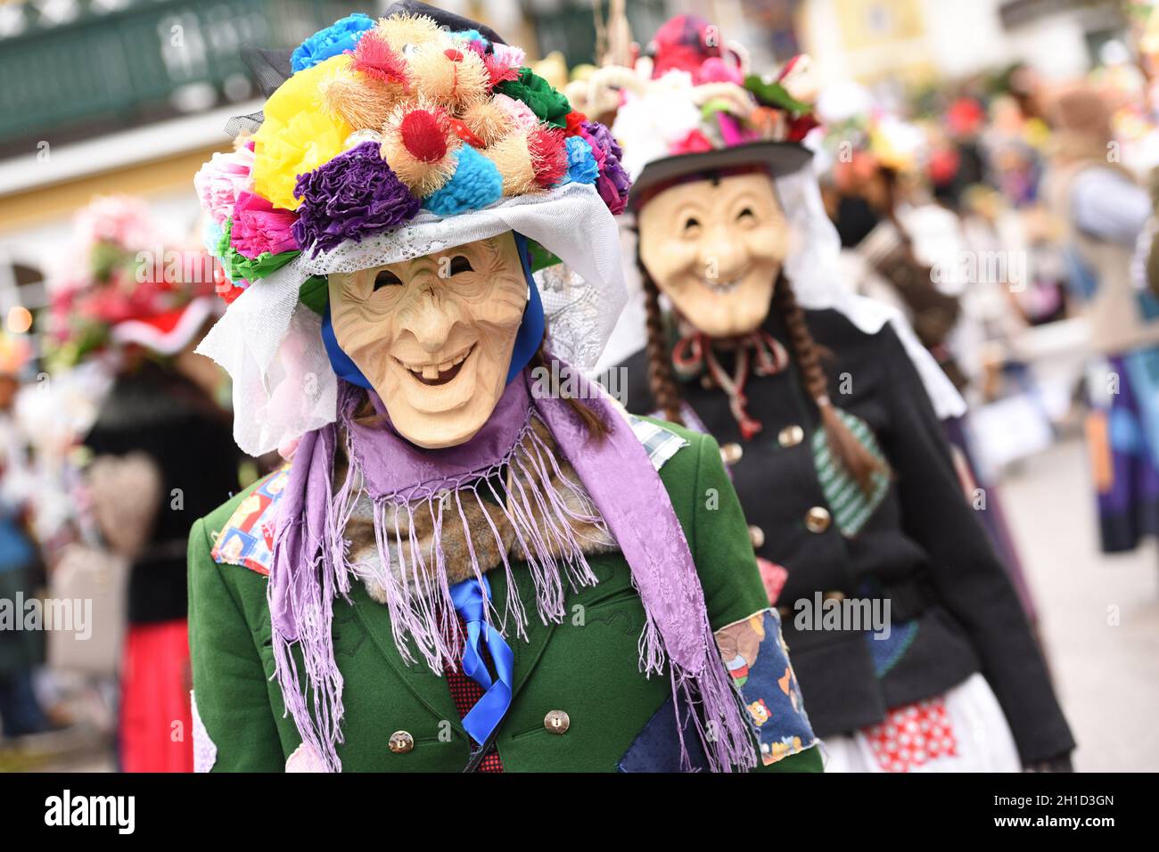 Fasching im Salzkammergut - hier wird noch richtig zünftig gefeiert - auf dem Bild der „Fetzenzug“ in Ebensee (Bezirk Gmunden, Oberösterreich, Österre Stock Photo