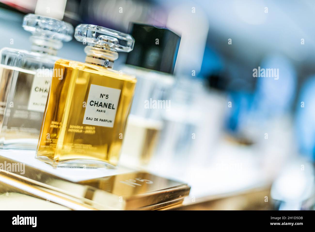 Chanel number five hi-res stock photography and images - Alamy