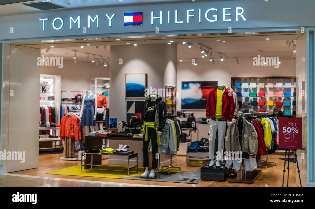 bro kilometer besøg Tommy hilfiger store display hi-res stock photography and images - Alamy