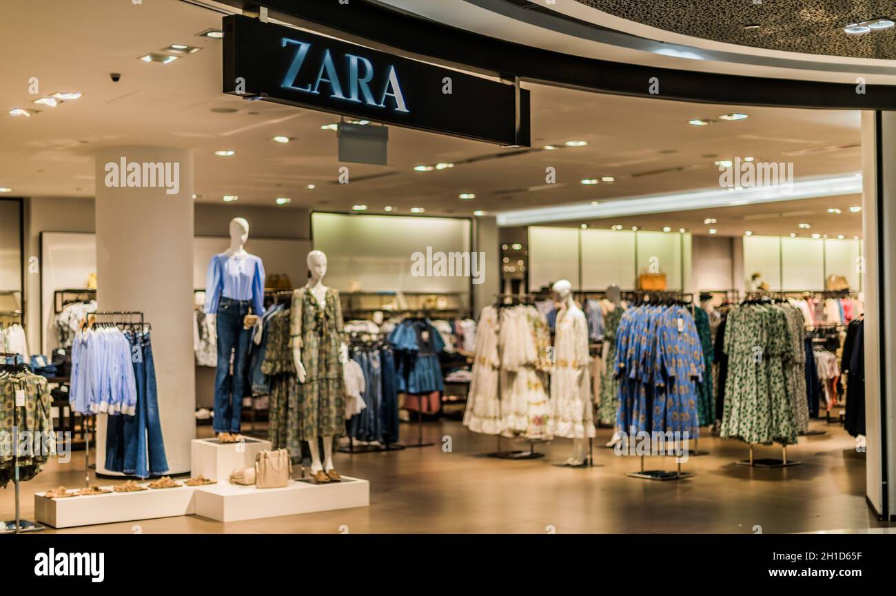 Zara boutique hi-res stock photography and images - Page 3 - Alamy