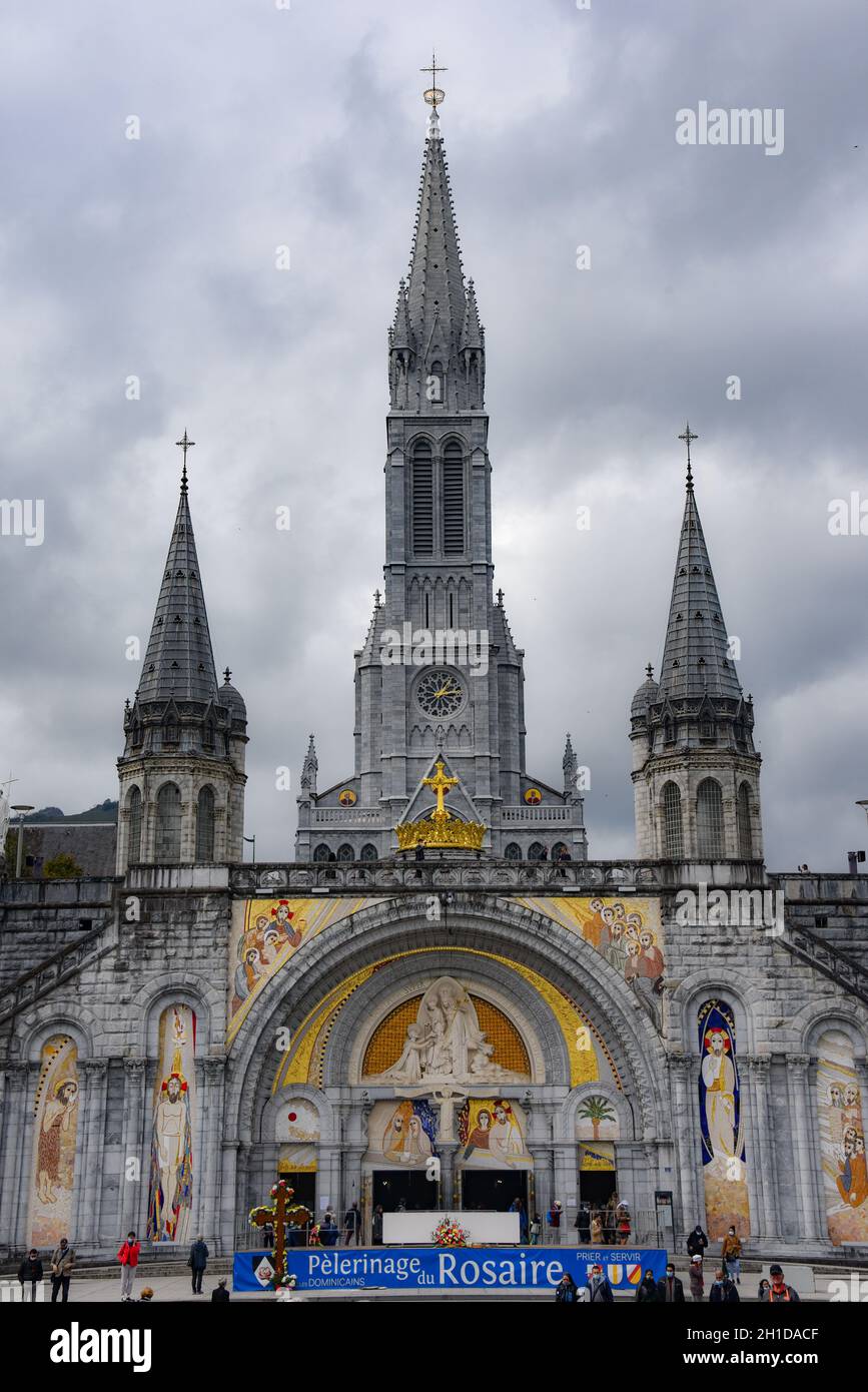 Lourdes, France - 9 Oct 2021: The Sanctuaires Notre-Dame de Lourdes ...