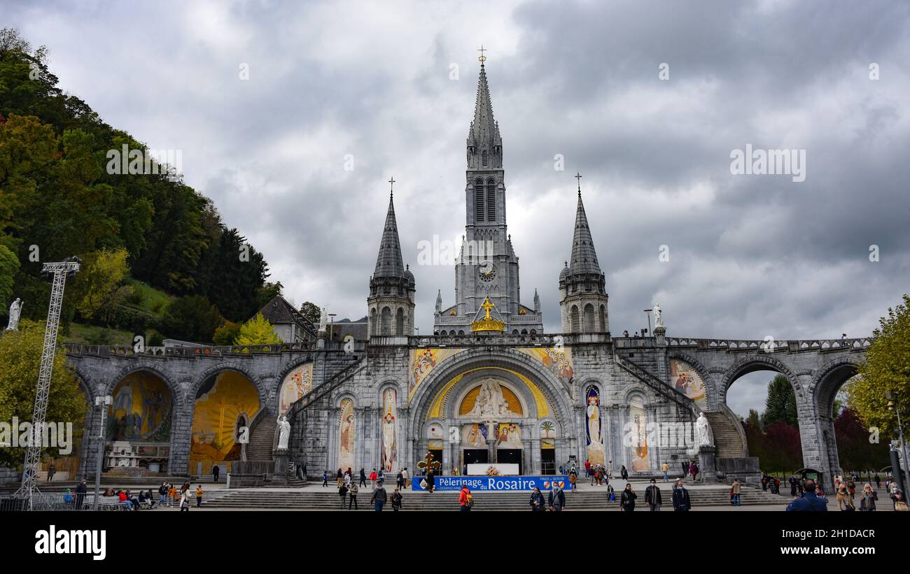 Lourdes France 9 Oct 2021 The Sanctuaires Notre Dame De Lourdes lourdes-france-9-oct-2021-the-sanctuaires-notre-dame-de-lourdes