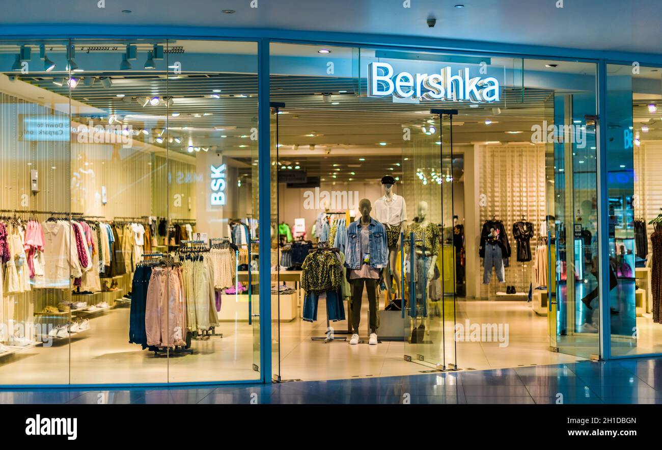 SINGAPORE - MAR 5, 2020: Front entrance to Bershka store in Singapore  shopping mall Stock Photo - Alamy