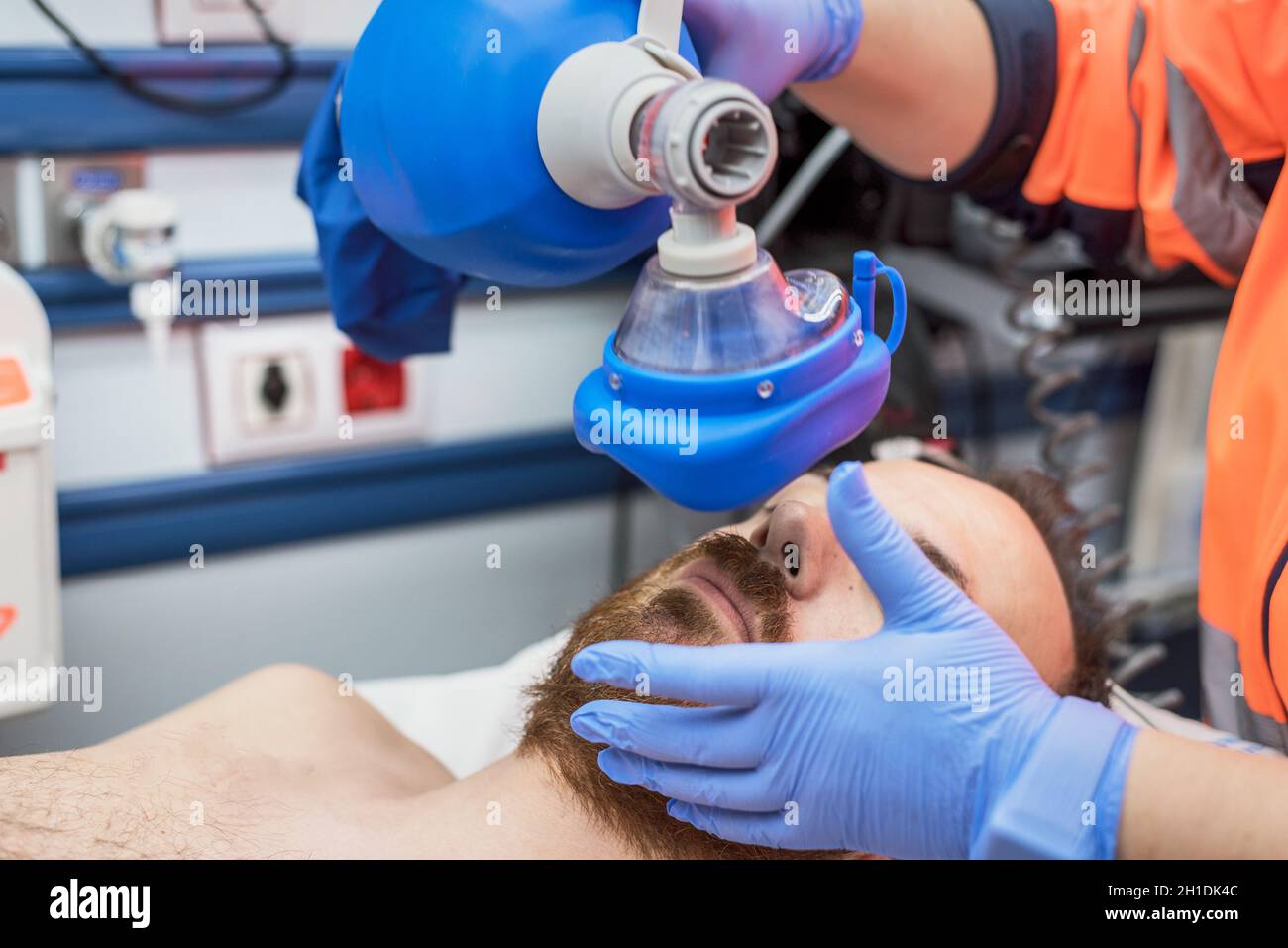 Covid-19 respiratory insufficiency. Urgency doctor using mask Ambu bag on a patient with pneumonia due to Coronavirus infection, for artificial ventil Stock Photo