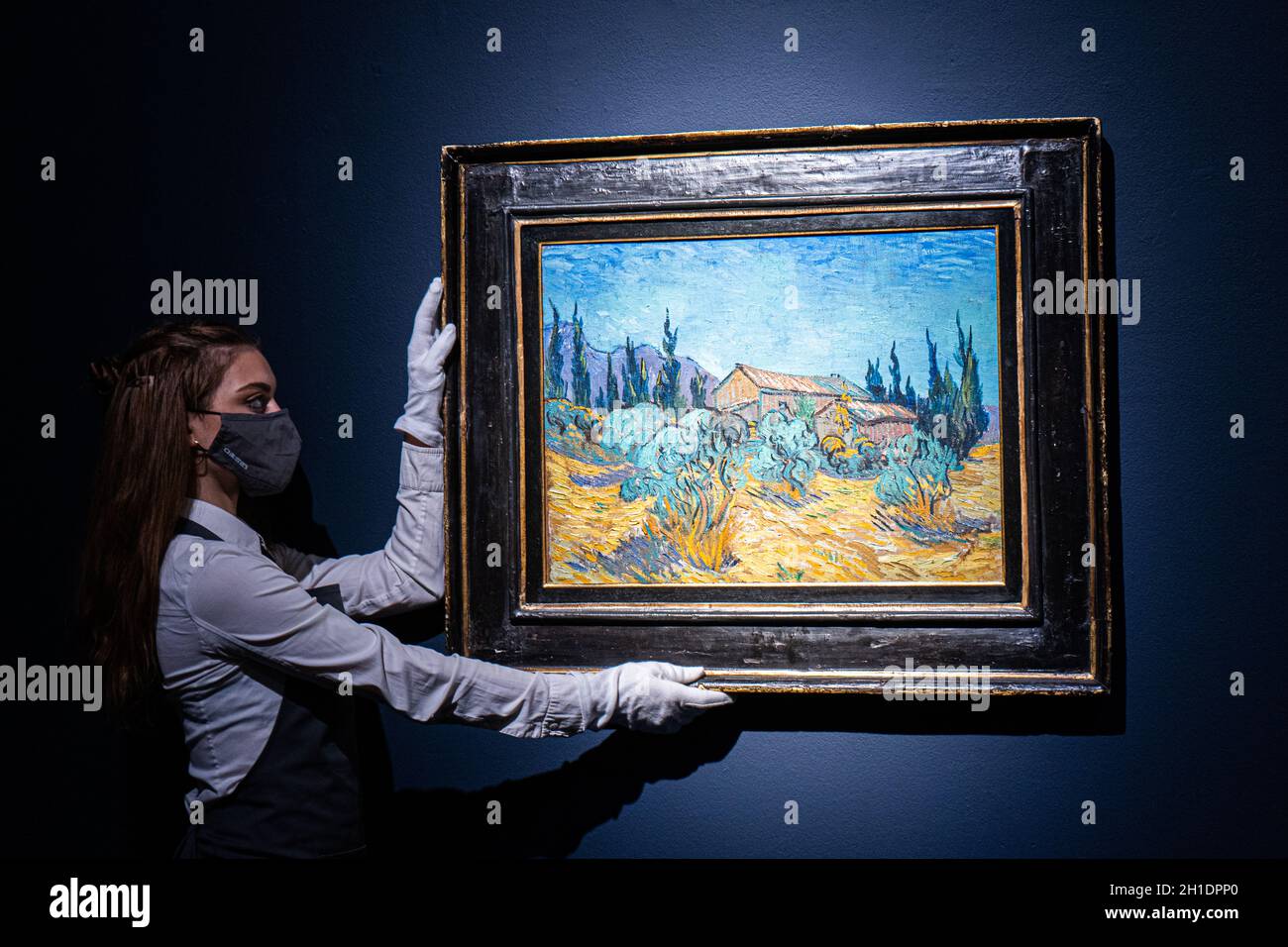 LONDON, UK. 18th Oct, 2021. Vincent van Gogh (18531890) Cabanes de bois parmi les oliviers et
