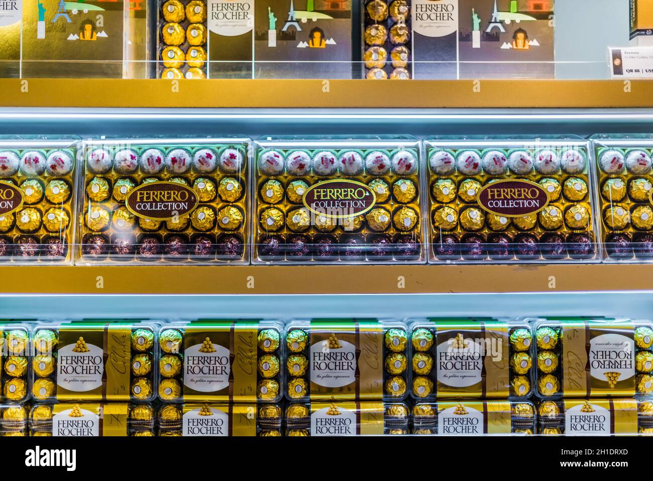 CDG Airport, Paris - 12/22/18: Toblerone promo stand in sweets shop at Paris  airport. Yellow vintage bicycle with happy holidays design Stock Photo -  Alamy