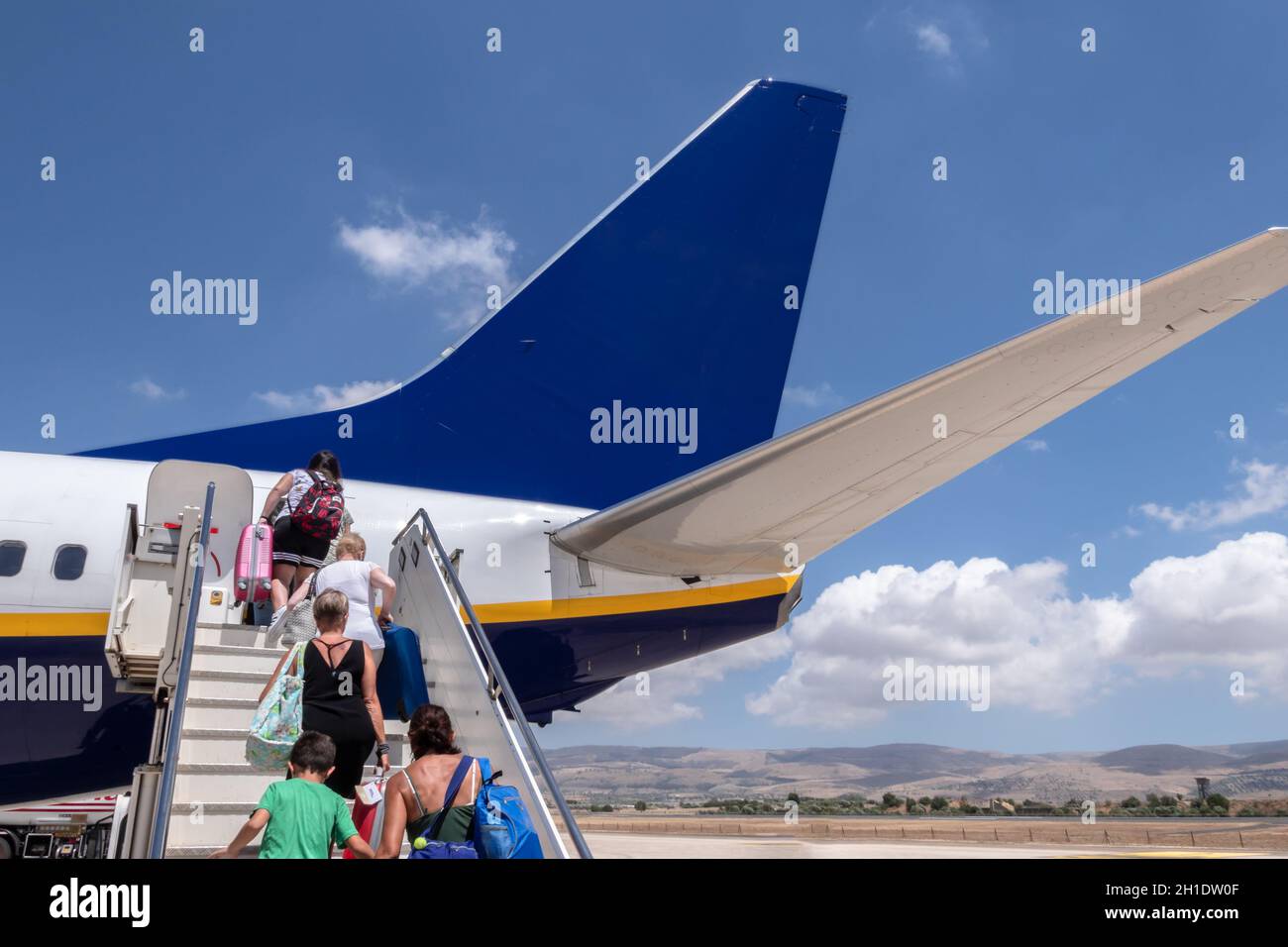 Happy passengers plane hi-res stock photography and images - Alamy
