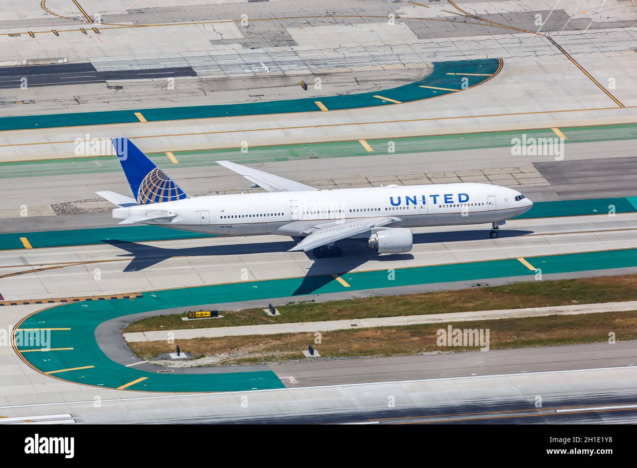 航空機・ヘリコプター Boeing 777-200 United Airlines 1/200 mqdefault.jpg