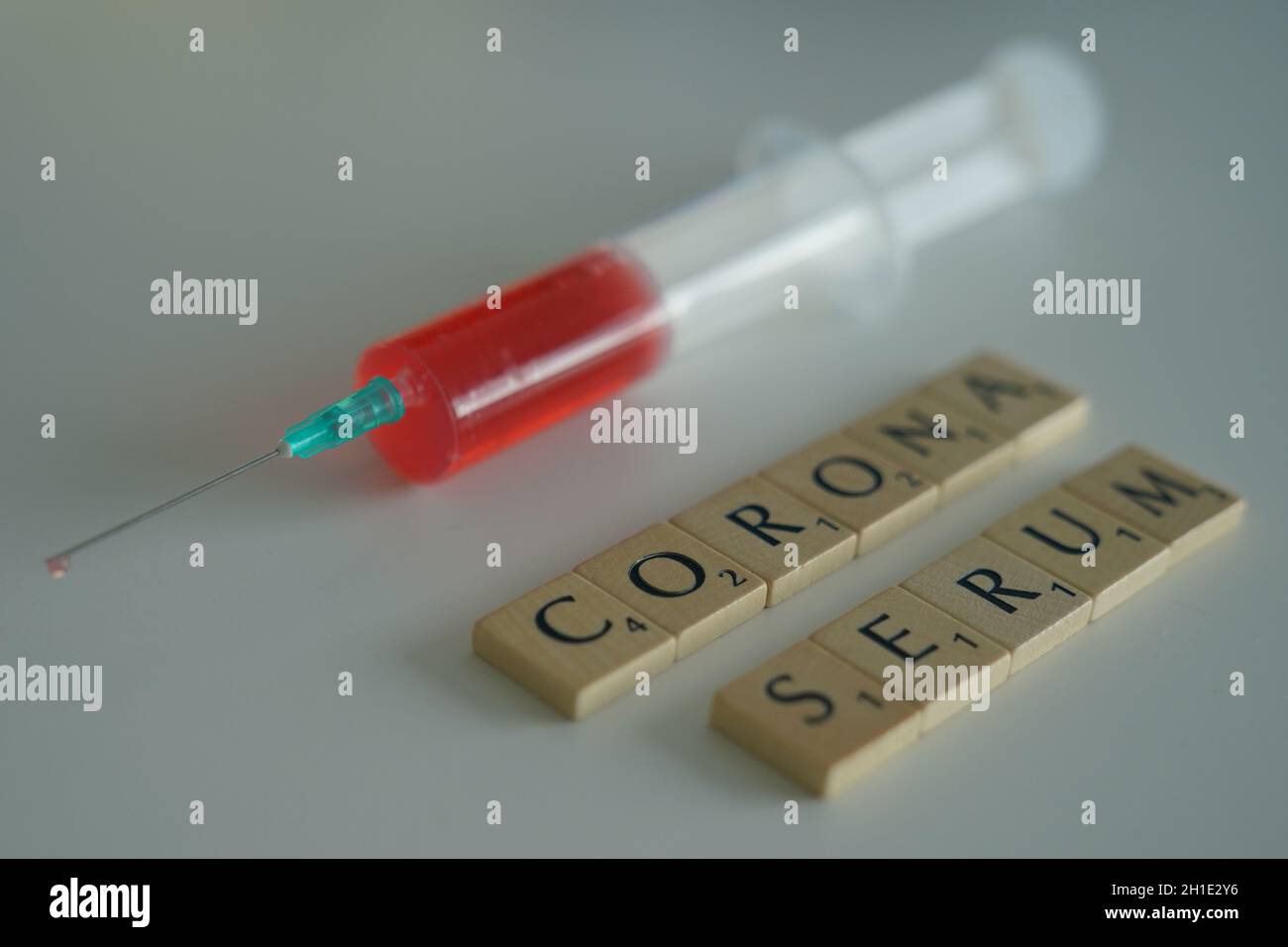 Symbolfoto, Symbolic Image ; Symbol picture of a syringe with a  Corona Serum to defend the global corona virus and crises. Stock Photo