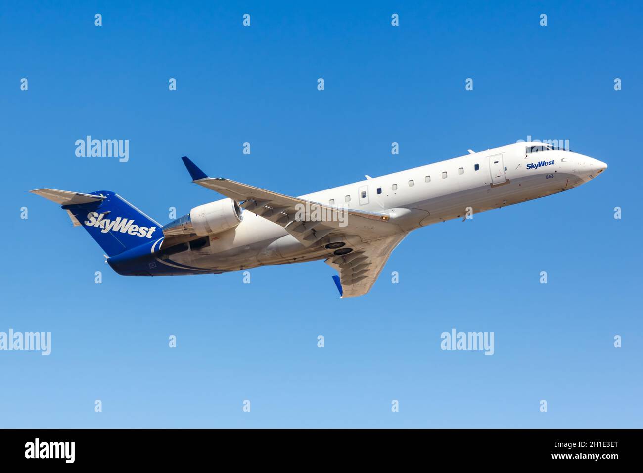Bombardier crj200 hi-res stock photography and images - Alamy