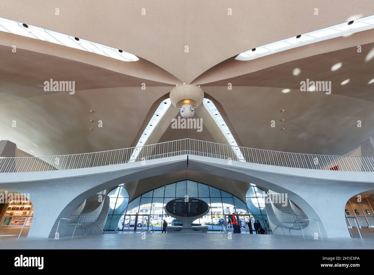 New York, Vereinigte Staaten - 29. Februar 2020: TWA Hotel Terminal auf dem Flughafen New York John F Kennedy (JFK) in den Vereinigten Staaten. Stock Photo