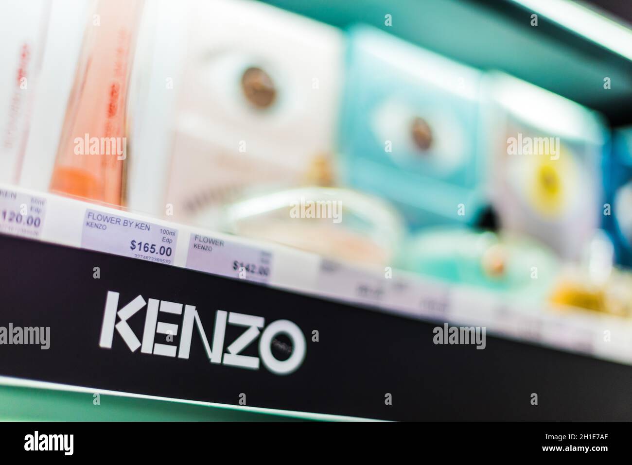 Bottle of kenzo perfume hi res stock photography and images Alamy