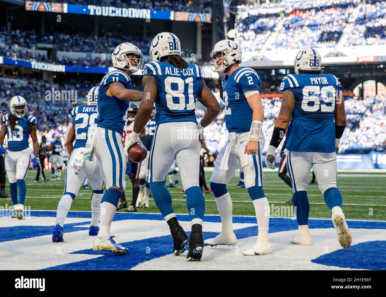 Indianapolis, Indiana, USA. 17th Oct, 2021. Indianapolis Colts tight end Mo Alie-Cox (81) and his teammates celebrate touchdown during NFL football game action between the Houston Texans and the Indianapolis Colts at Lucas Oil Stadium in Indianapolis, Indiana. Indianapolis defeated Houston 31-3. John Mersits/CSM/Alamy Live News Stock Photo