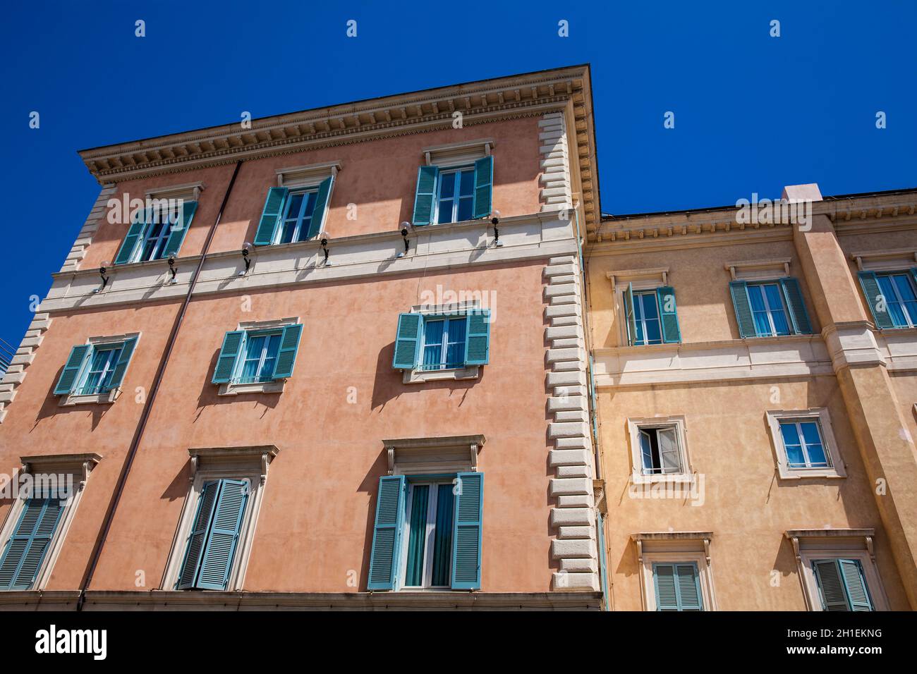 Beautiful architecture of the antique buildings at Rome city center ...