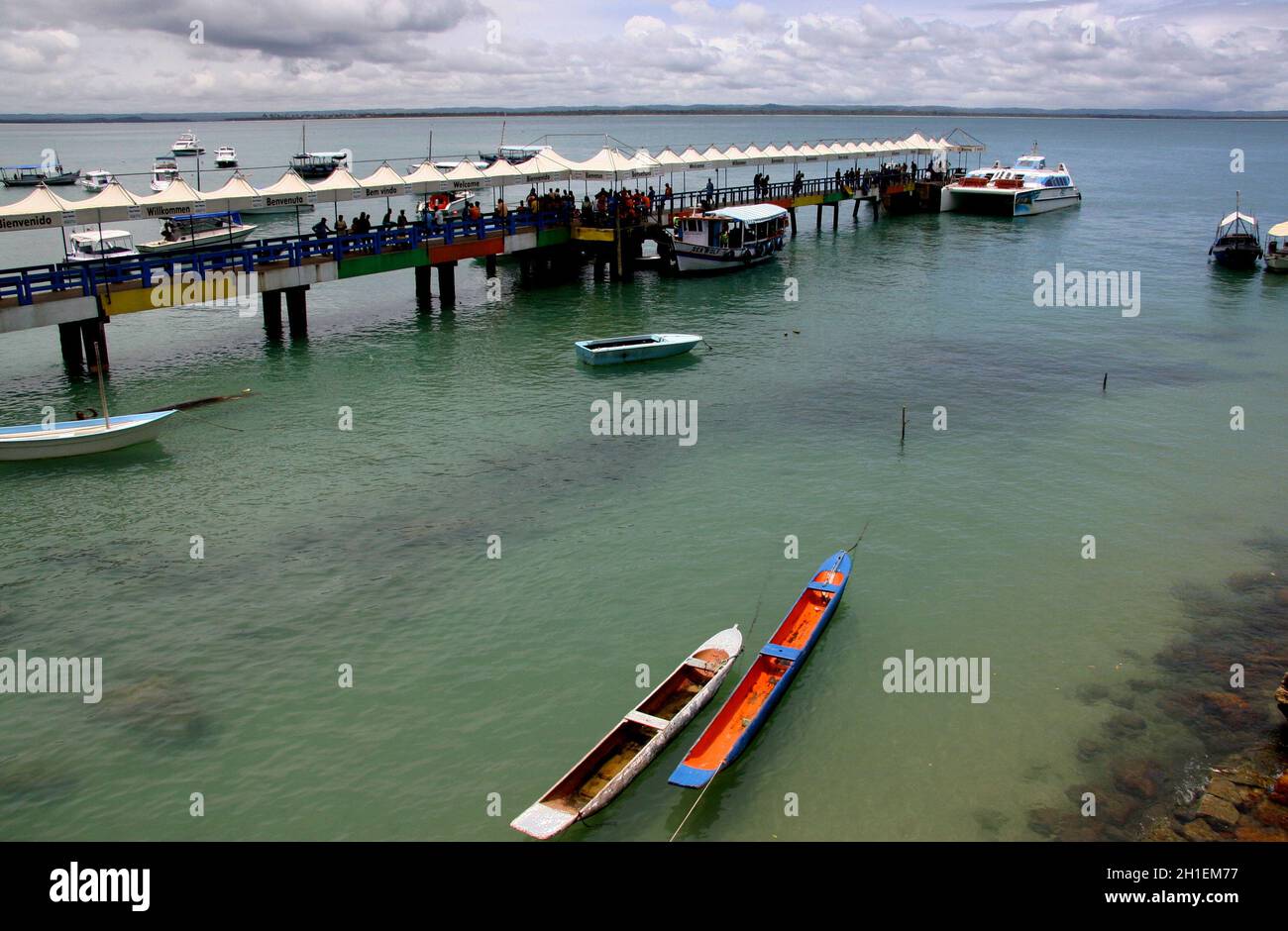 cairu, bahia / brazil - november 18, 2007: tourists are seen during embarkation and disembarkation at the port of the island of Morro de Sao Paulo, in Stock Photo