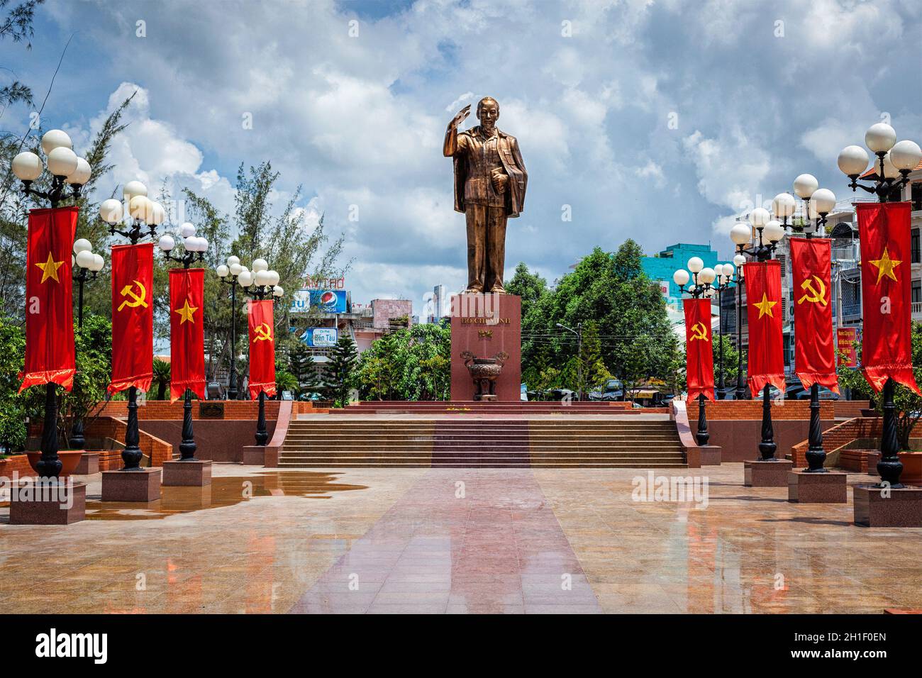 CAN THO, VIETNAM - JUNE 12, 2011: Ho Chi Minh statue, Can Tho, Vietnam. Stock Photo
