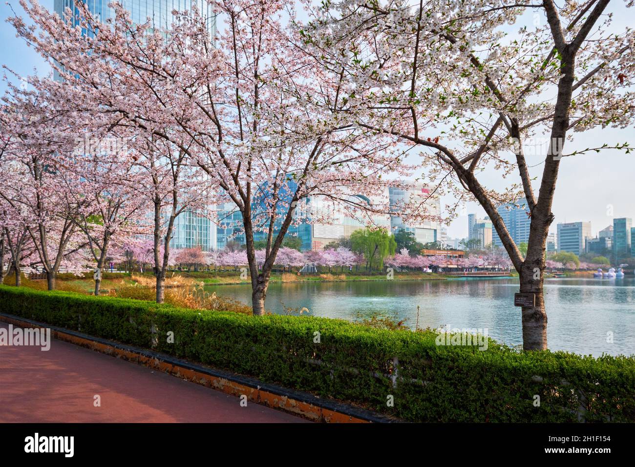 Seokchon lake lotte world hi-res stock photography and images - Alamy